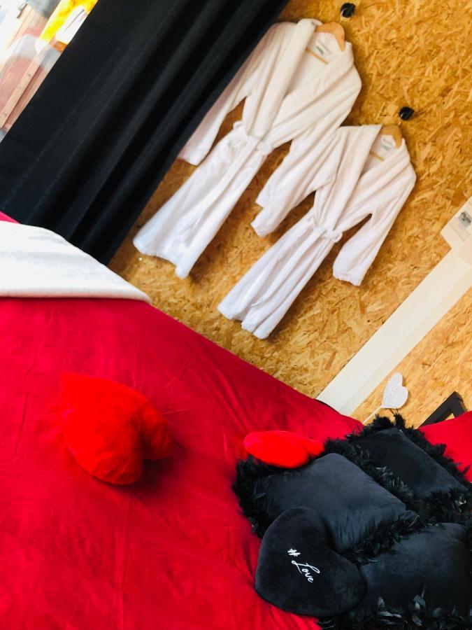 Mini Love Room Jacuzzi Privatif Urimenil Exteriör bild