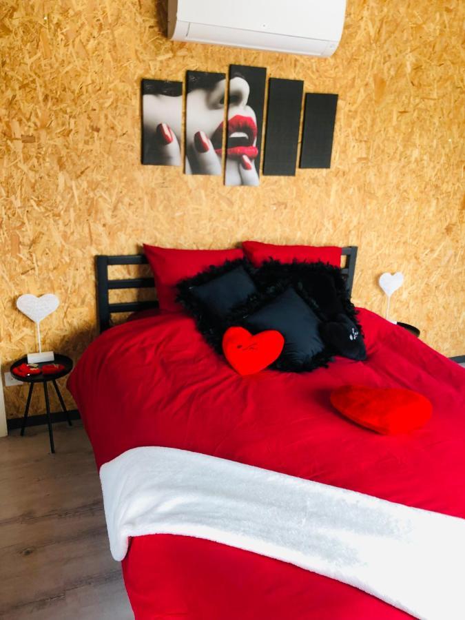 Mini Love Room Jacuzzi Privatif Urimenil Exteriör bild