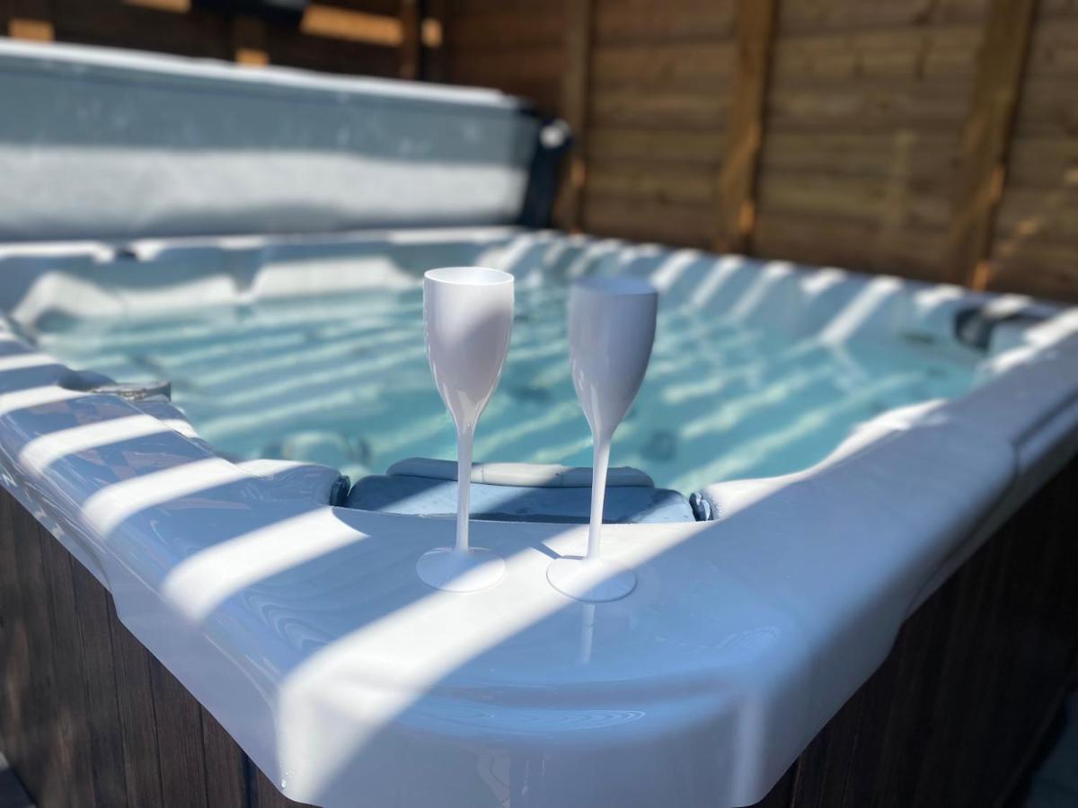 Mini Love Room Jacuzzi Privatif Urimenil Exteriör bild