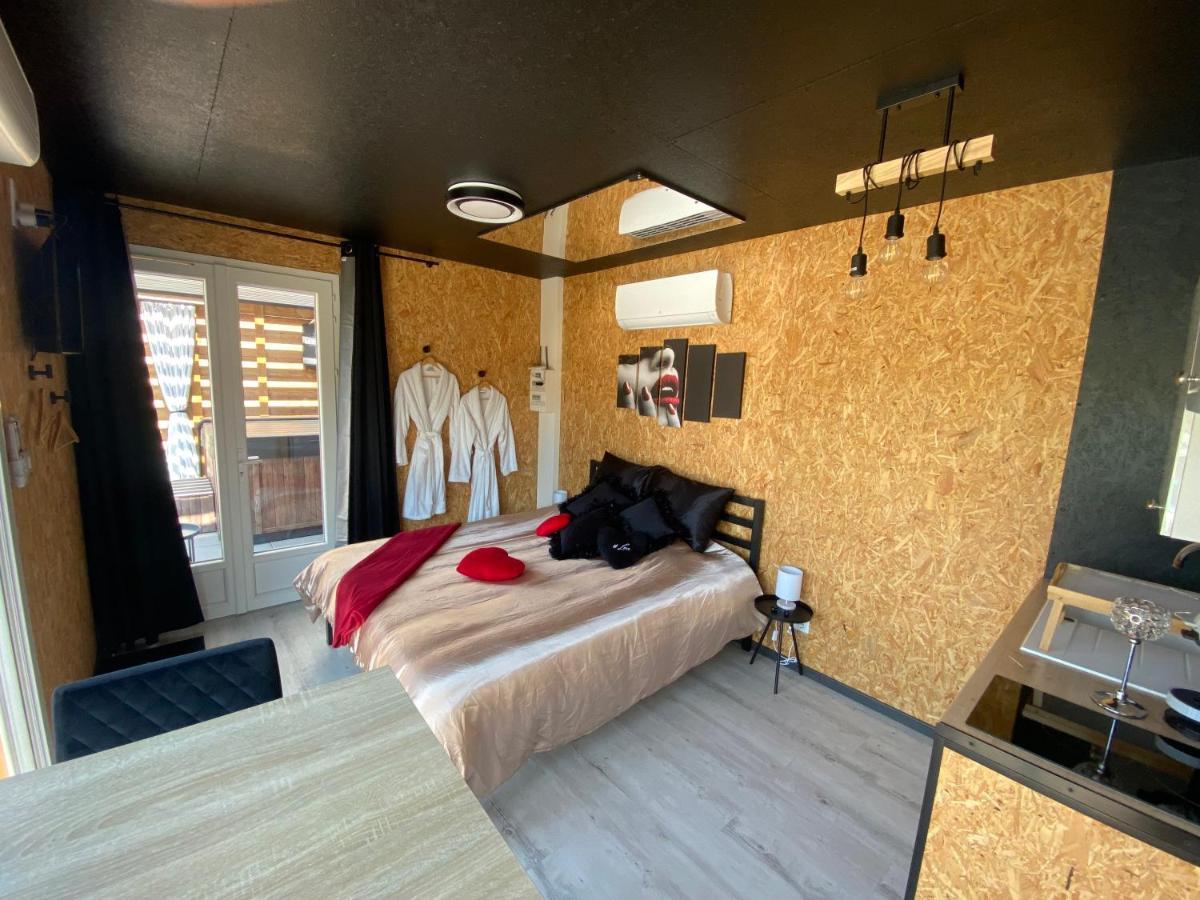 Mini Love Room Jacuzzi Privatif Urimenil Exteriör bild