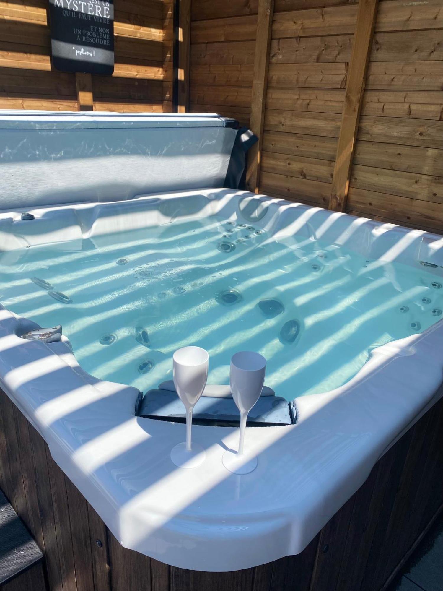 Mini Love Room Jacuzzi Privatif Urimenil Exteriör bild